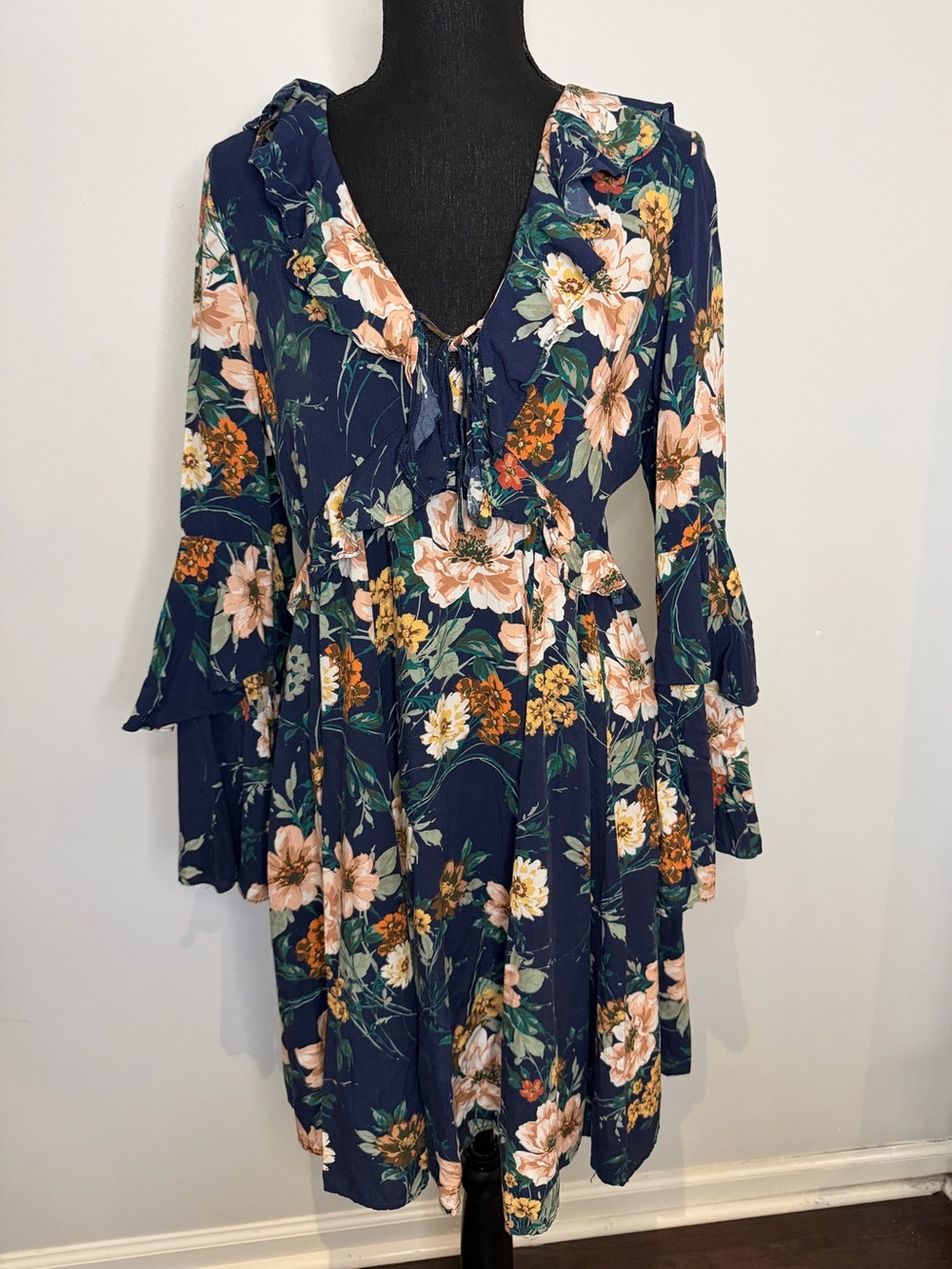 Yumi Kim Floral Ruffle Tie Front V-Neck Navy Bell Sleeve Women's Dress - Size S